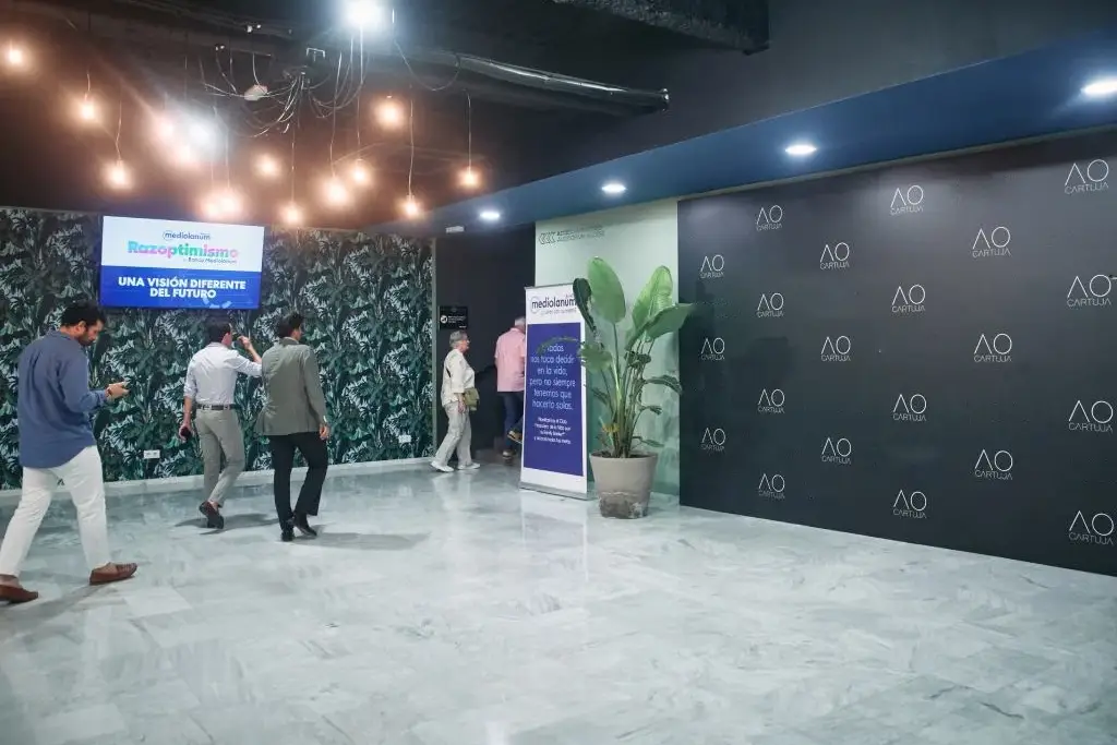 auditorio-cartuja-hall-de-entrada-senaletica-2