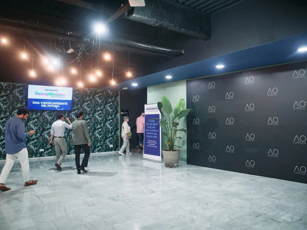 auditorio-cartuja-hall-de-entrada-senaletica-3