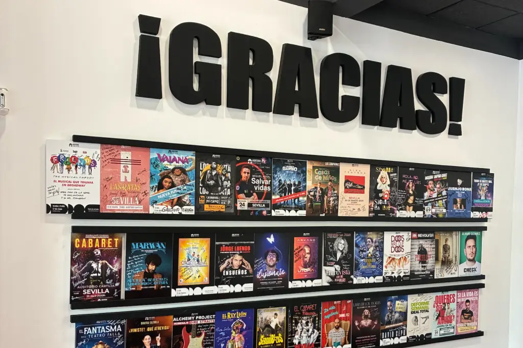 auditorio-cartuja-hall-de-entrada-senaletica-4